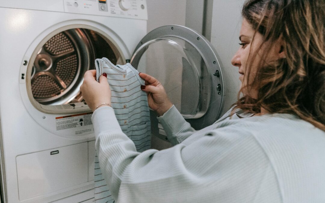 Cuida tu ropa, ¡ella te lo agradecerá! Guía para un armario duradero